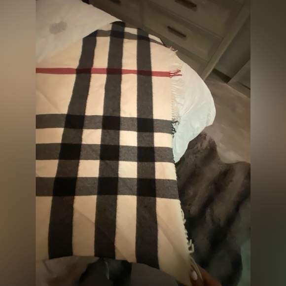 Burberry Cashmere Scarf - Picture 3 of 8